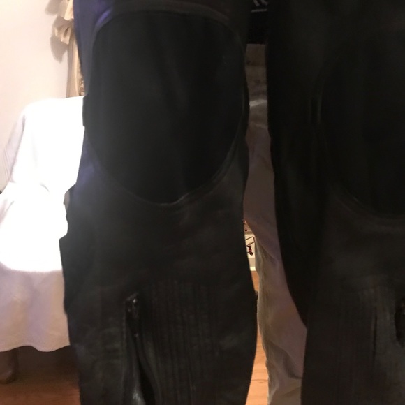 Motorcycle Racing Leathers! 🏍 - Picture 4 of 8